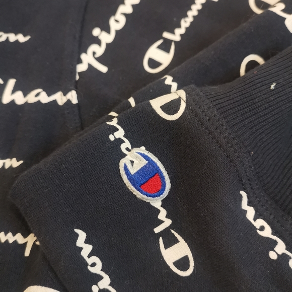 Champion  Logo Sweater - Picture 2 of 4
